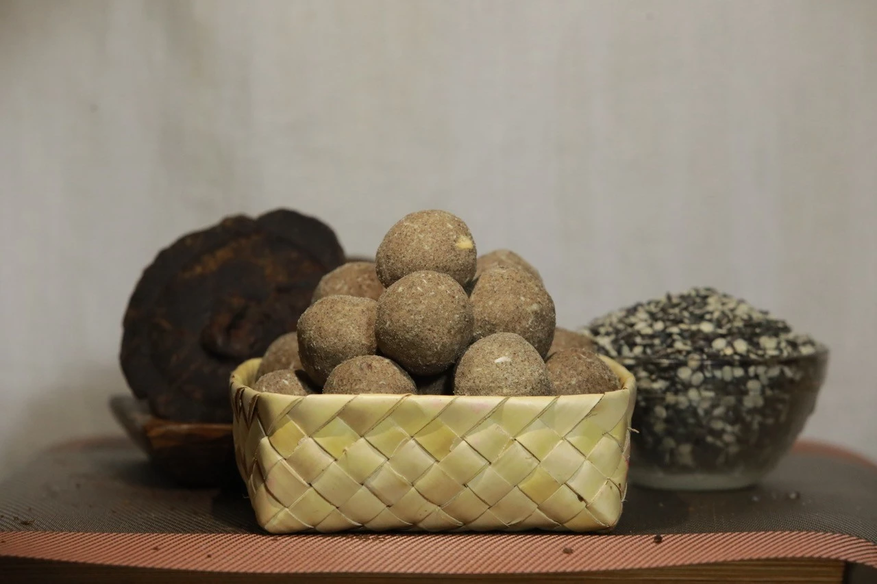 Black Urad Palm Jaggery Laddoo 150g